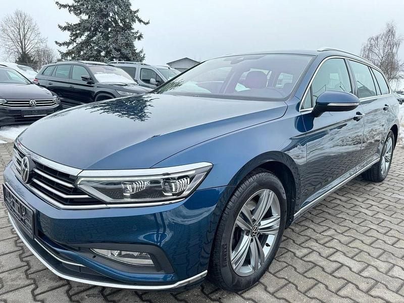 Blau Gebraucht 2023 VW Passat Elegance Kombi | 21.070 € (Fairer Preis) - Bild 1/4