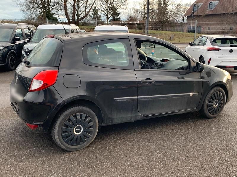 Gebraucht Renault Clio II 68 PS (50 kW) 2010 Schwarz Kleinwagen