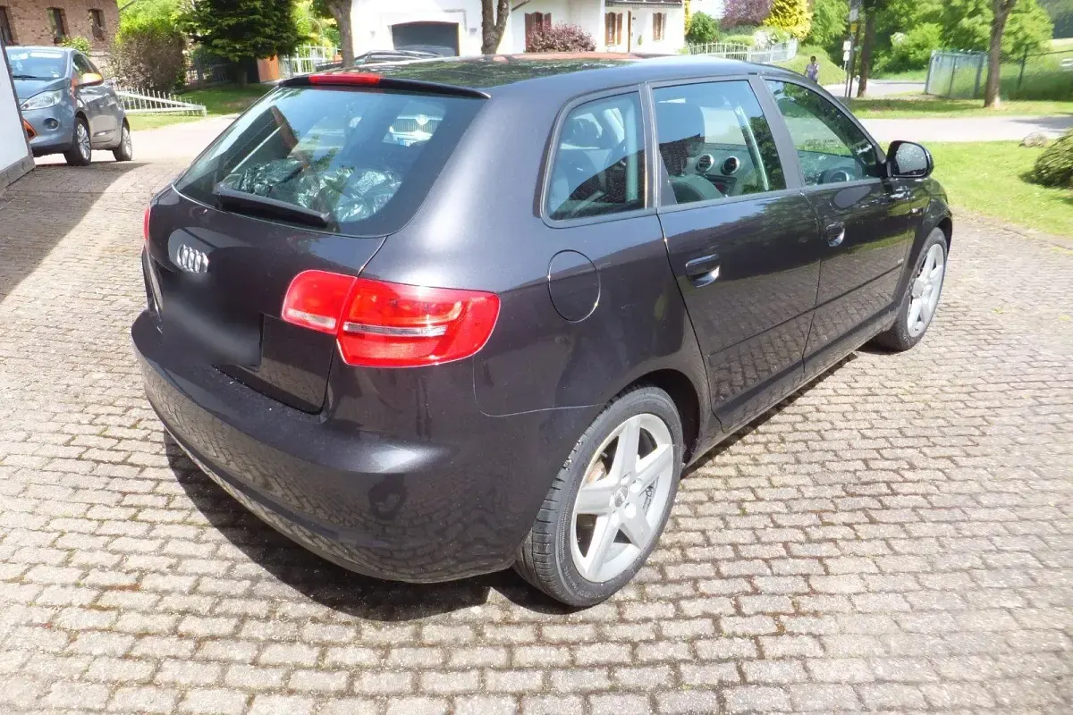 Gebraucht Audi A3 Sportback 102 PS (75 kW) 2010 Schwarz Kleinwagen