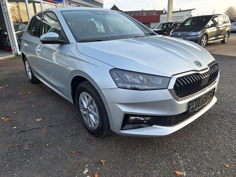 Neu Skoda Fabia 116 PS (85 kW) 2025 Silber Limousine