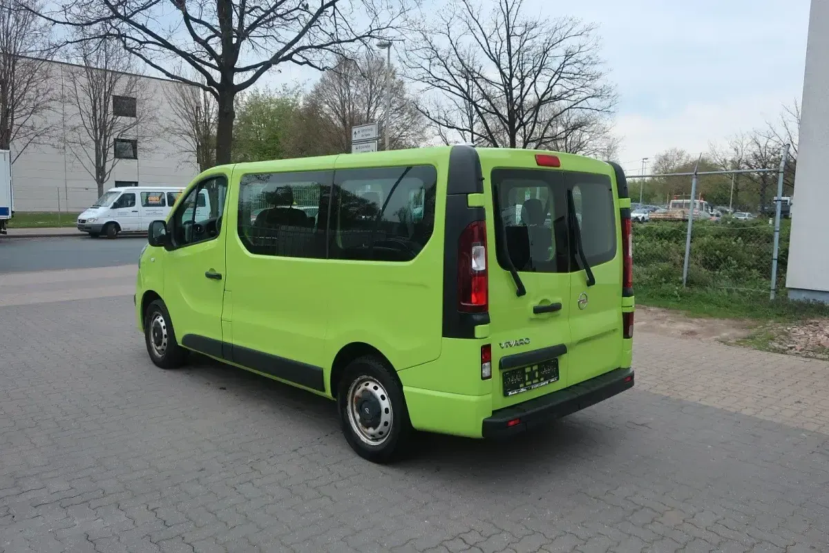 Second-hand Opel Vivaro 95 CP (69 kW) 2018 Verde Monovolum