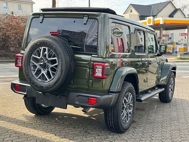 Gebraucht Jeep Wrangler Sahara 272 PS (200 kW) 2024 Sarge green clear coat SUV