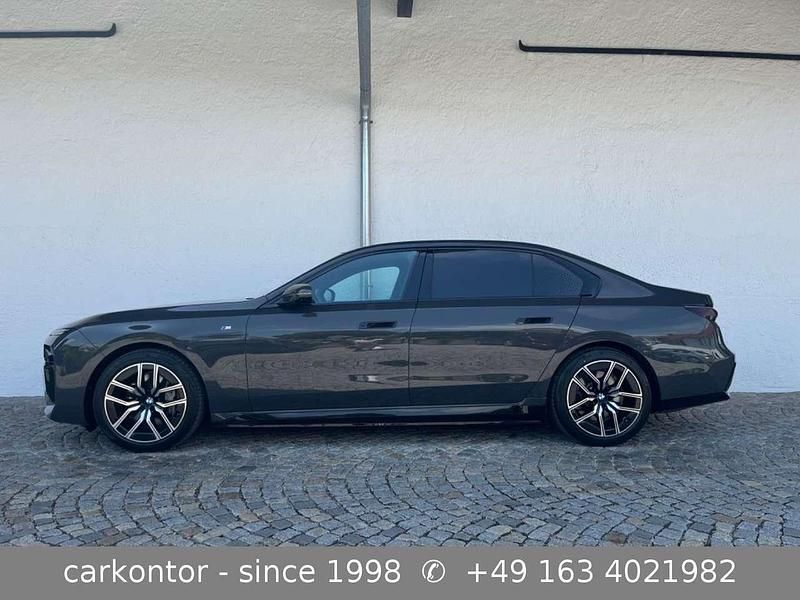 Dravitgrau metallic Gebraucht 2024 BMW i7 M Sport Limousine | 96.300 € (Teuer) - Bild 1/4