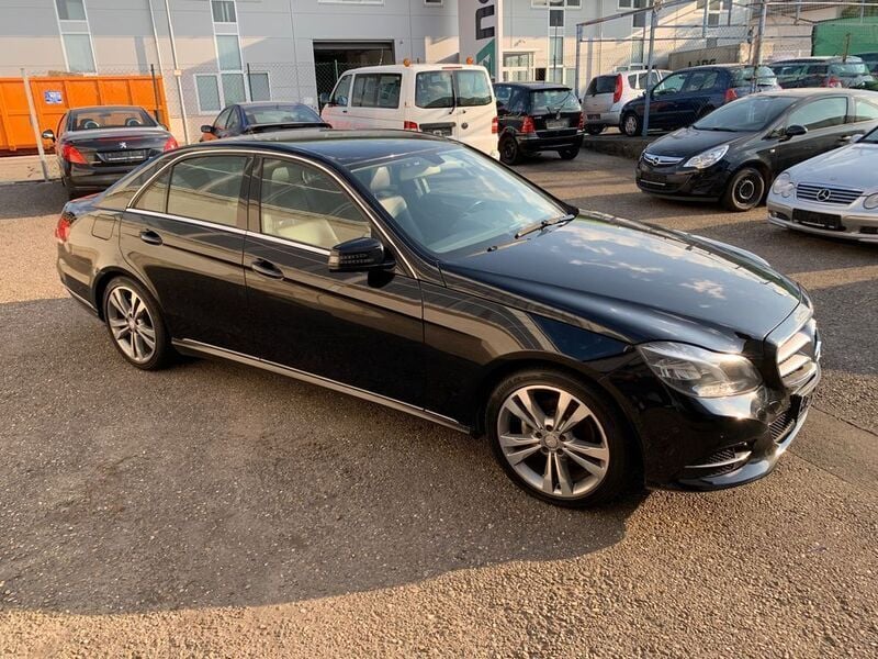 Gebraucht Mercedes E220 Avantgarde 170 PS (125 kW) 2013 Schwarz Limousine