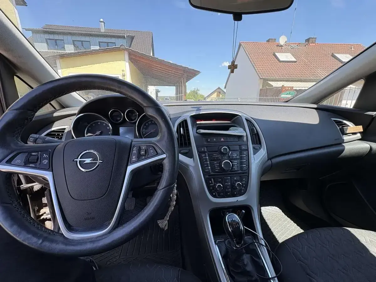 Gebraucht Opel Astra Active 140 PS (102 kW) 2013 Schwarz Kleinwagen