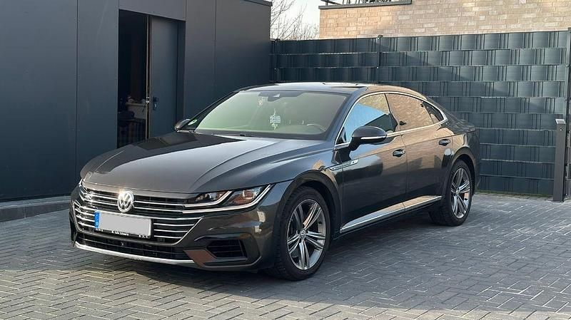 Gebraucht VW Arteon R-line 239 PS (175 kW) 2018 Schwarz Kleinwagen