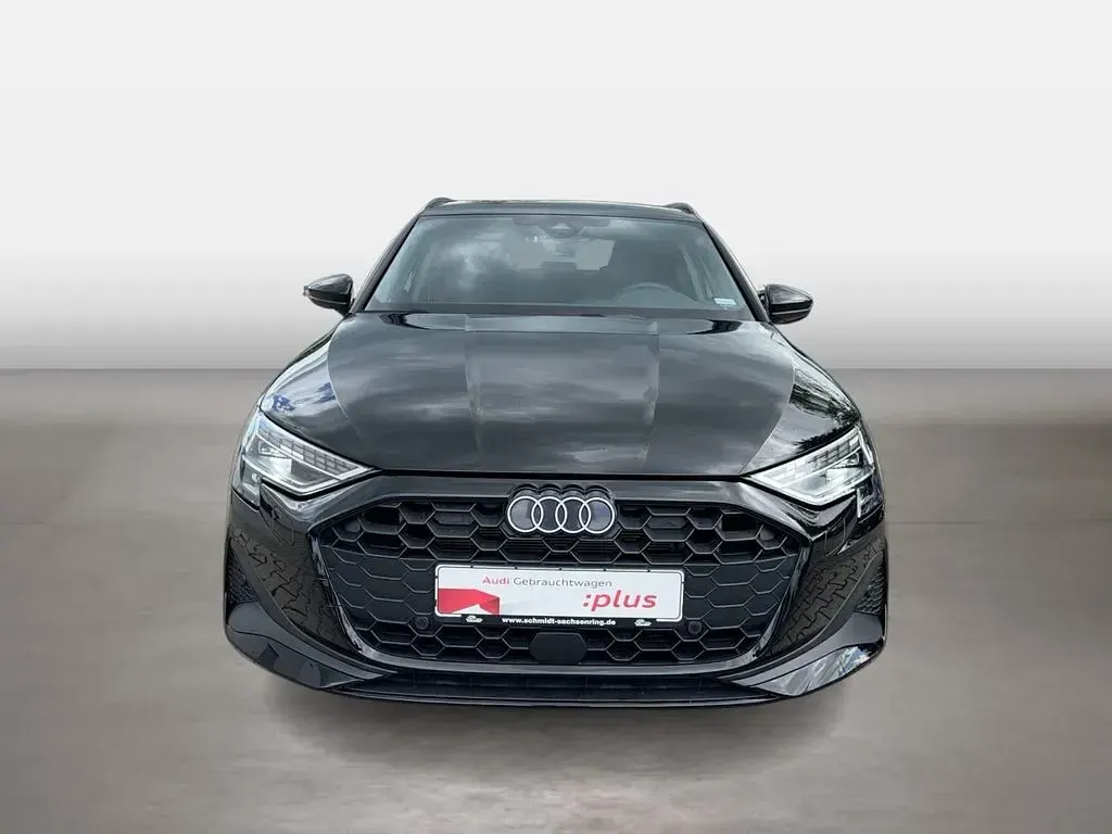 Gebraucht Audi A3 Sport 116 PS (85 kW) 2025 Schwarz Limousine