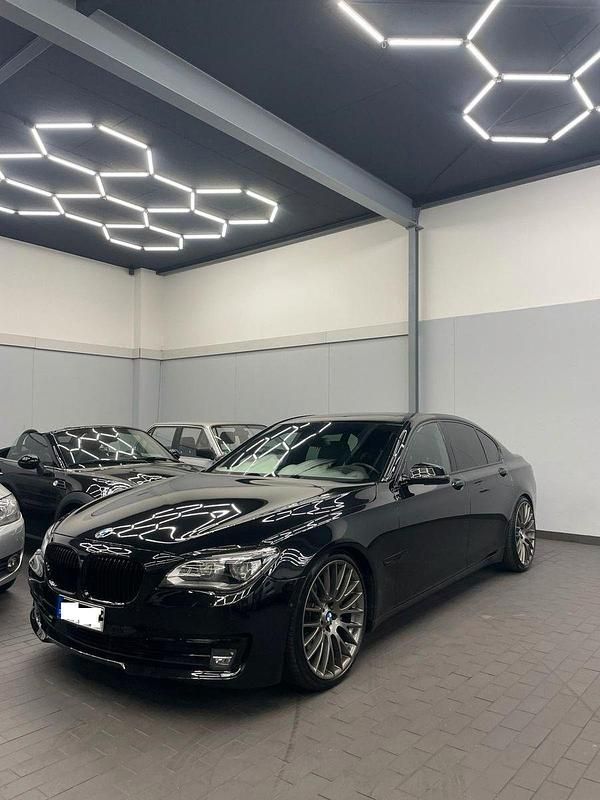 Schwarz Gebraucht 2014 BMW 740 Limousine | 17.290 € (Teuer) - Bild 1/4