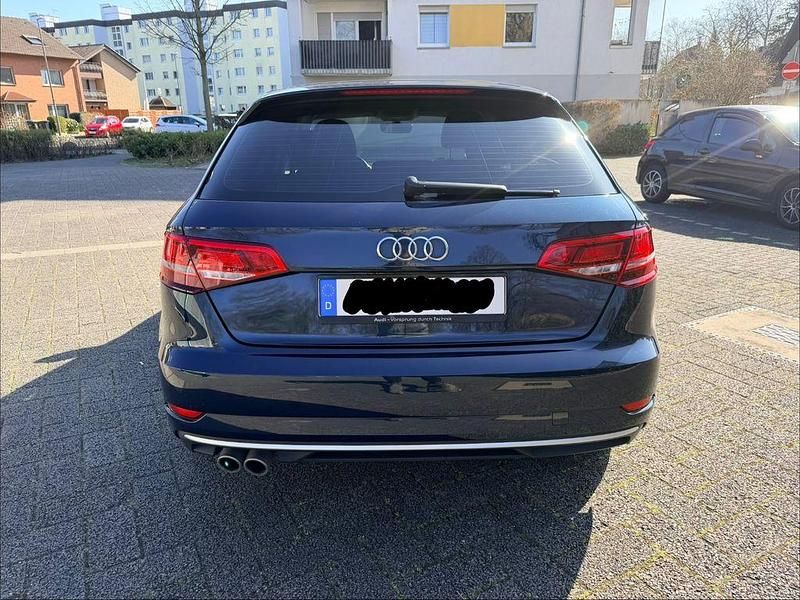 Gebraucht Audi A3 Sport 184 PS (135 kW) 2017 Blau Limousine