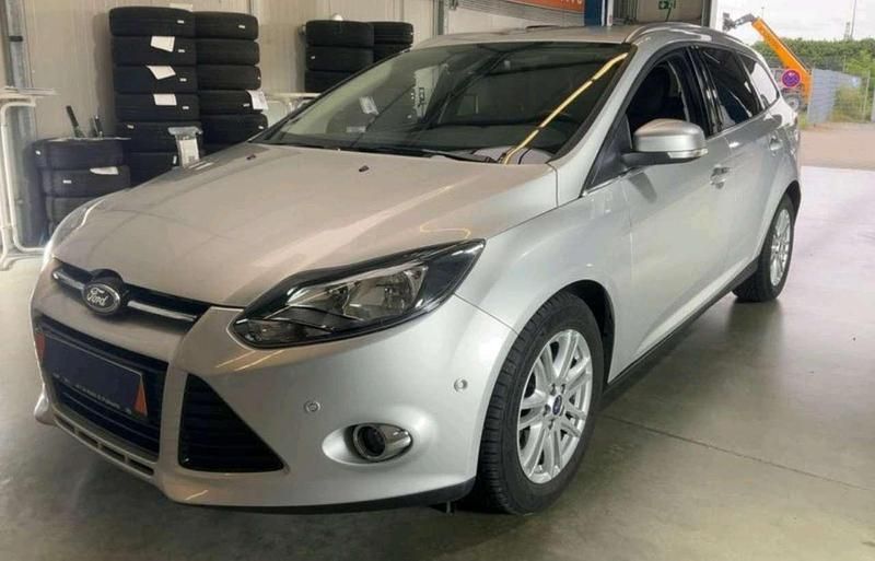 Gebraucht Ford Focus Titanium 150 PS (110 kW) 2014 Polarsilber metallic Kombi