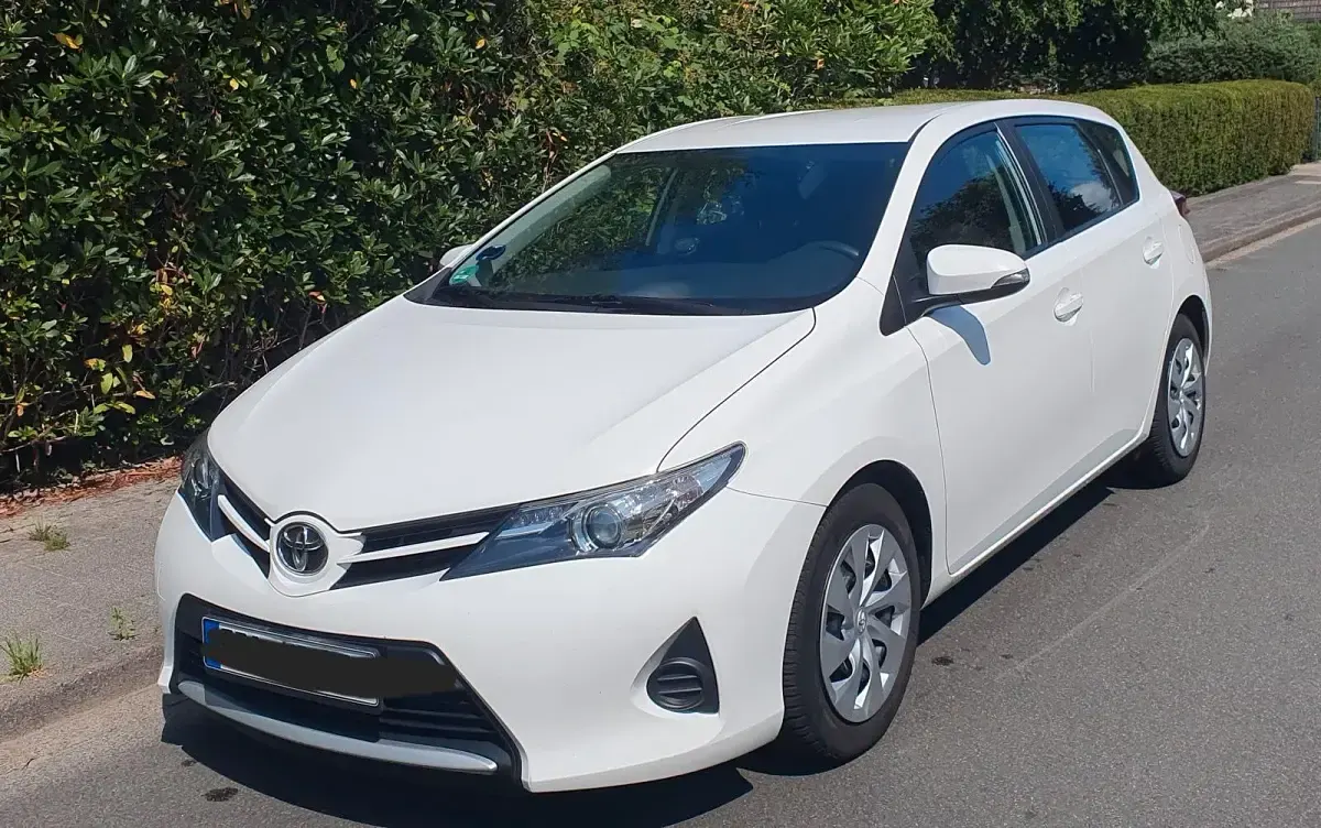 Gebraucht Toyota Auris 99 PS (72 kW) 2015 Weiß Limousine