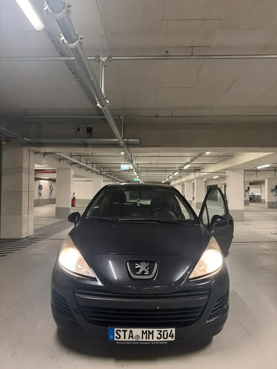 Gebraucht Peugeot 207 75 PS (55 kW) 2010 Schwarz Kleinwagen
