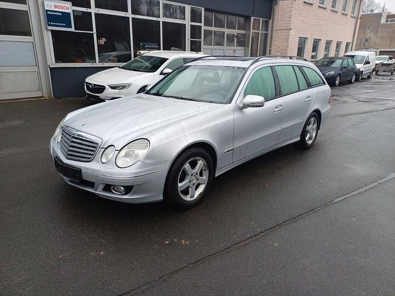 Silber Gebraucht 2009 Mercedes E220 Elegance Kombi | 3.790 € - Bild 1/4