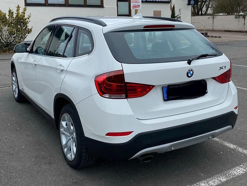 Gebraucht BMW X1 Sport Line 150 PS (110 kW) 2015 Weiß SUV