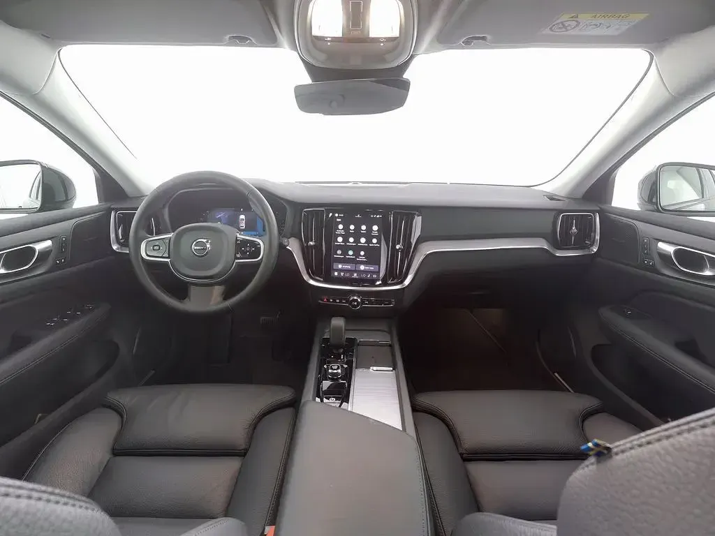 Gebraucht Volvo V60 Plus 197 PS (144 kW) 2025 Blau Kombi