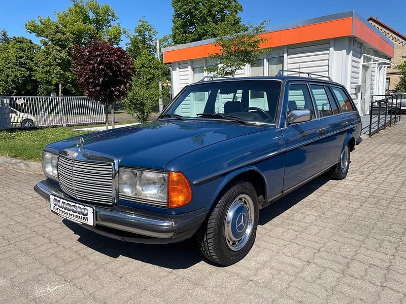 Gebraucht Mercedes 300 125 PS (91 kW) 1984 Blau Kombi