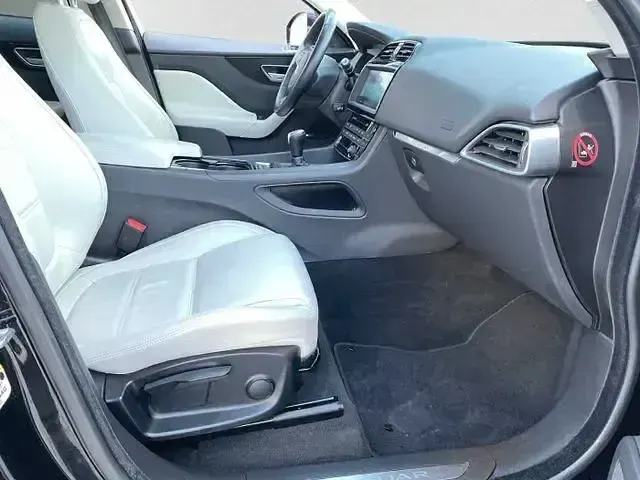 Gebraucht Jaguar F-Pace Prestige 180 PS (132 kW) 2017 Narvik black SUV