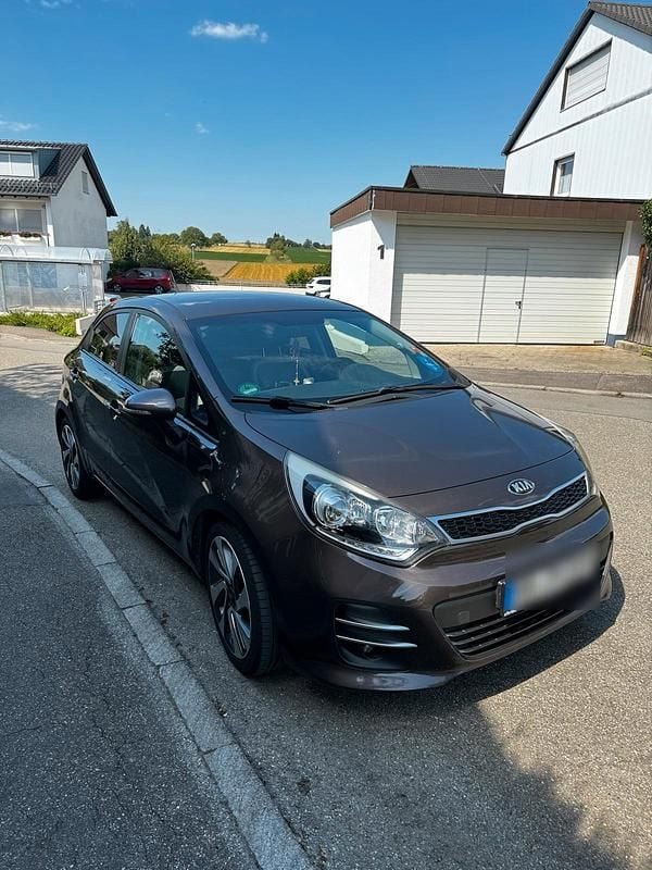 Braun Gebraucht 2016 Kia Rio 2 Kleinwagen | 6.990 € (Fairer Preis) - Bild 1/4