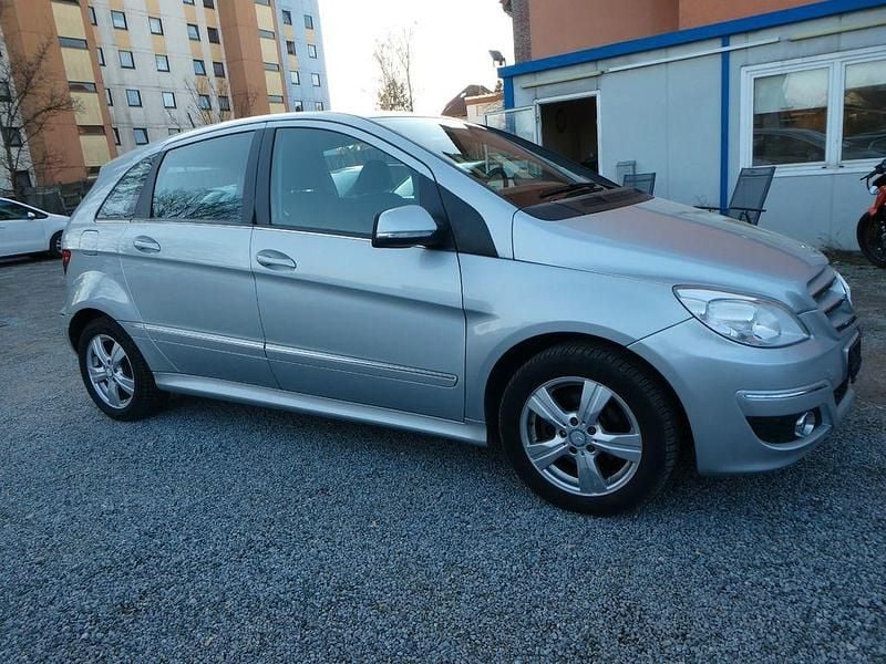 Gebraucht Mercedes B160 95 PS (69 kW) 2010 Silber Van / Kleinbus