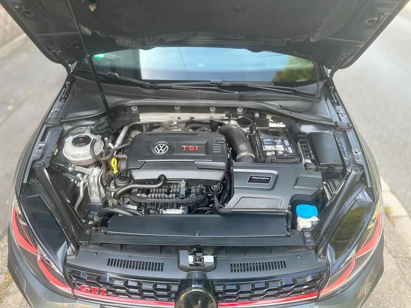Grau Gebraucht 2024 VW Golf VIII GTI Kombi | 20.500 € (Superpreis) - Bild 1/4