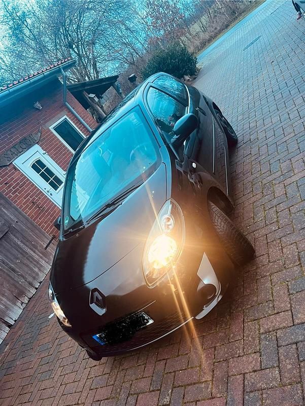 Schwarz Gebraucht 2011 Renault Twingo Kleinwagen | 2.100 € - Bild 1/4