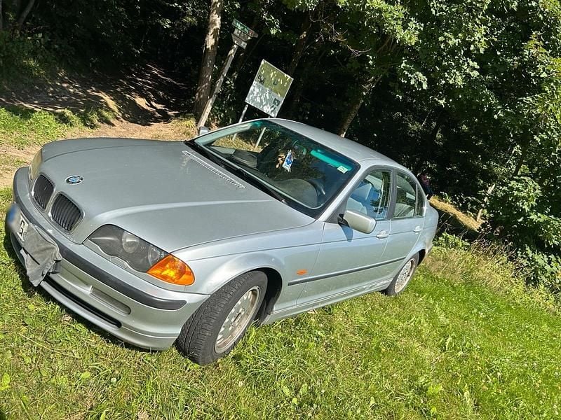 Używany BMW 320 170 KM (125 kW) 2001 Srebrny Sedan/Limuzyna