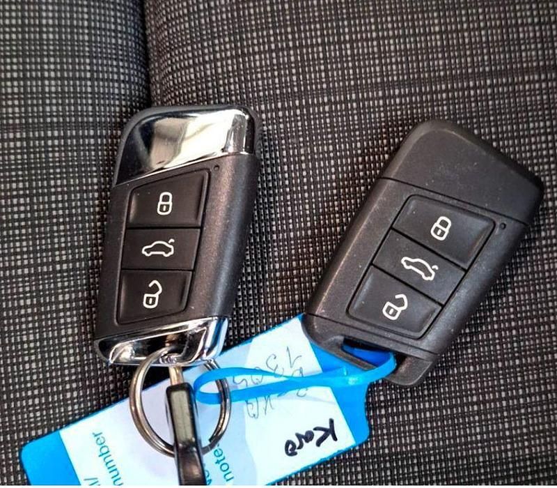 Gebraucht VW Passat Business 150 PS (110 kW) 2021 Mondsteingrau Kombi