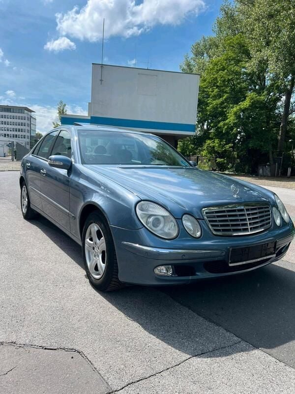 Braun Gebraucht 2005 Mercedes E200 Elegance Limousine | 4.400 € (Superpreis) - Bild 1/4