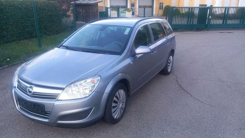Silber Gebraucht 2008 Opel Astra Innovation Kombi | 1.900 € (Guter Preis) - Bild 1/4
