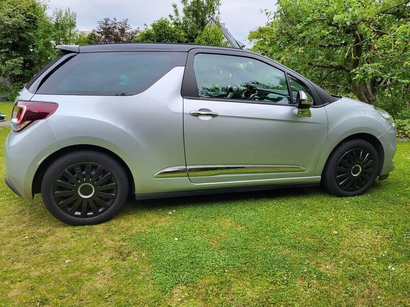 Silber Gebraucht 2013 Citroën DS3 Cabriolet Sport Chic Cabrio | 5.450 € (Superpreis) - Bild 1/4