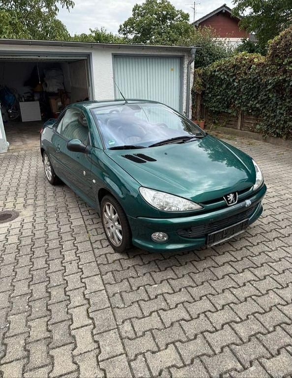Grün Gebraucht 2003 Peugeot 206 CC Roland Garros Cabrio | 3.200 € (Etwas zu teuer) - Bild 1/4