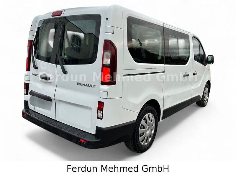Gebraucht Renault Trafic Life 145 PS (106 kW) 2019 Weiß Van / Kleinbus