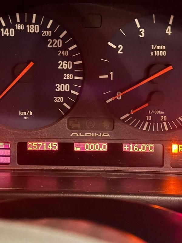 Schwarz Gebraucht 2002 Alpina B10 Kombi | 15.000 € - Bild 1/4