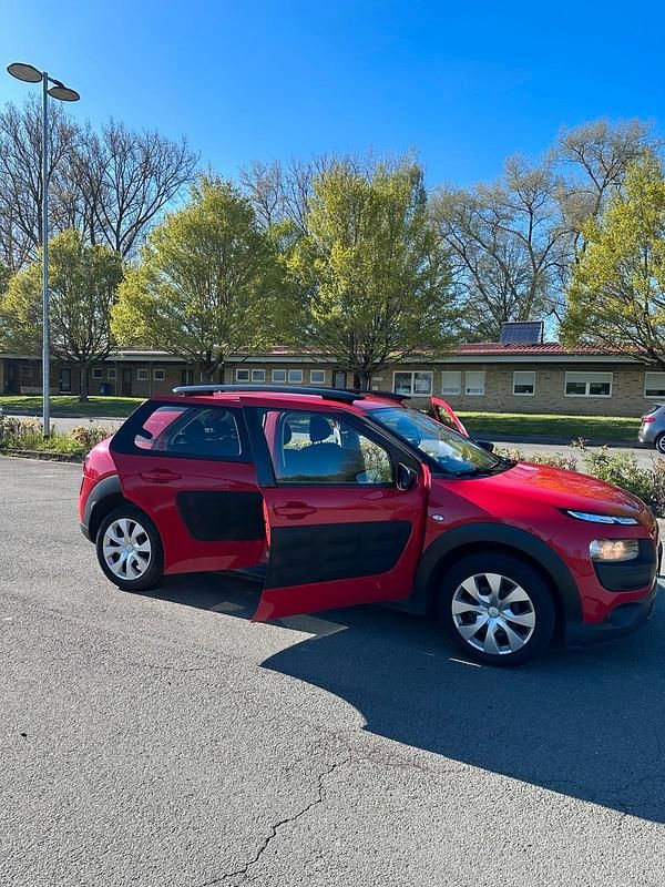 Gebraucht Citroën C4 82 PS (60 kW) 2015 Rot SUV