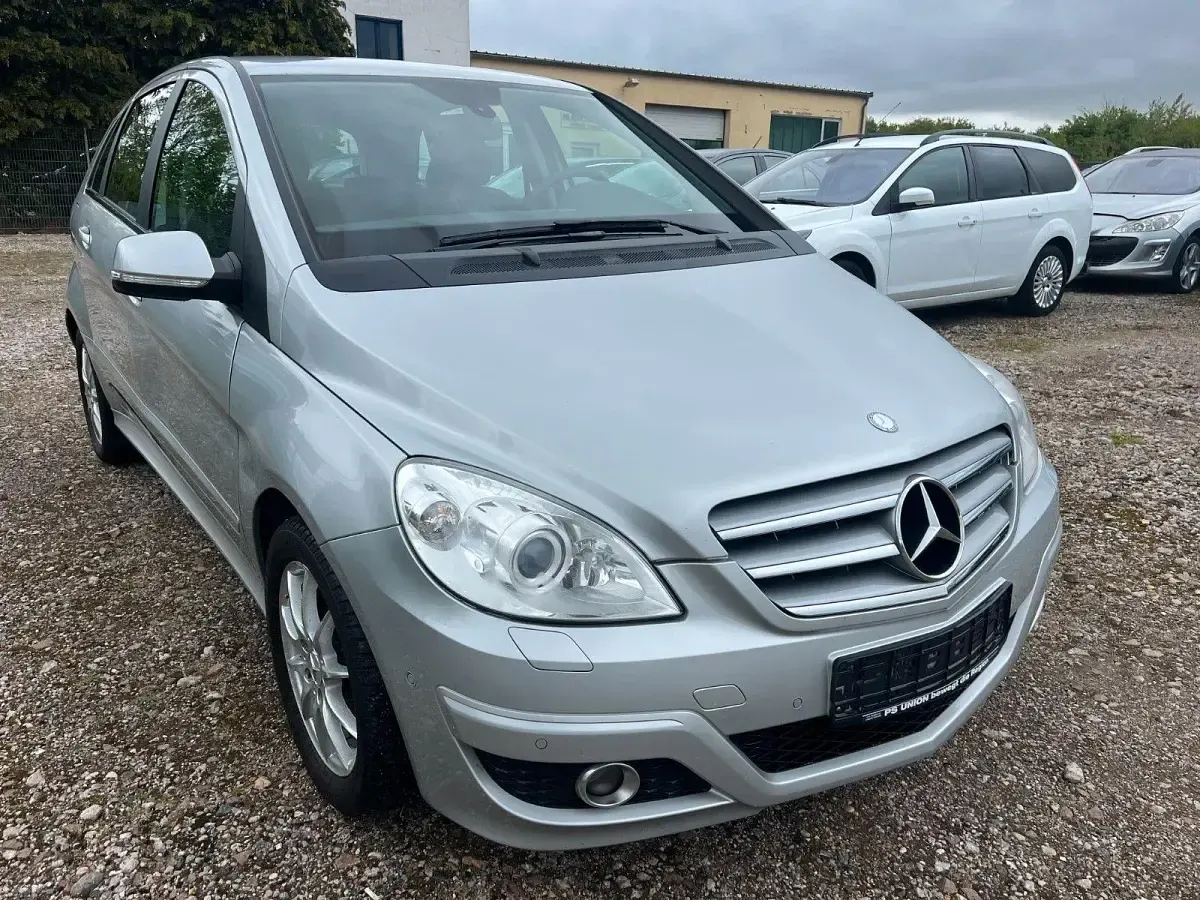 Gebraucht Mercedes B200 136 PS (100 kW) 2010 Silber Van / Kleinbus