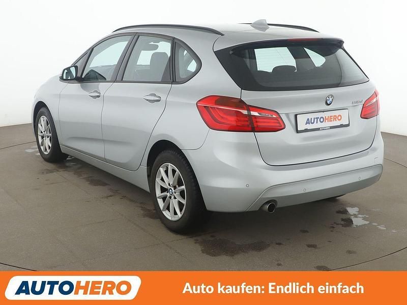 Gebraucht BMW 218 Active Tourer Basis 150 PS (110 kW) 2016 Silber Van / Kleinbus
