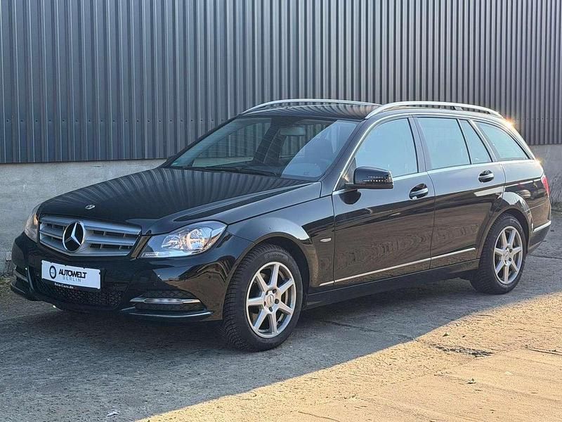 Gebraucht Mercedes C250 Avantgarde 204 PS (150 kW) 2011 Obsidianschwarz  metalliclack Kombi