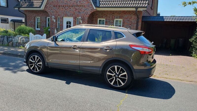 Braun Gebraucht 2014 Nissan Qashqai Tekna SUV | 9.500 € (Fairer Preis) - Bild 1/4