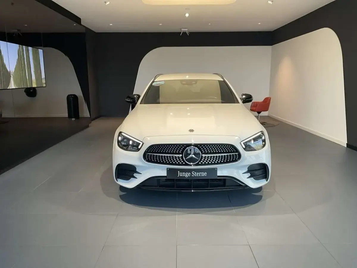 Gebraucht Mercedes E300 AMG line 320 PS (235 kW) 2020 Polarweiß uni Kombi