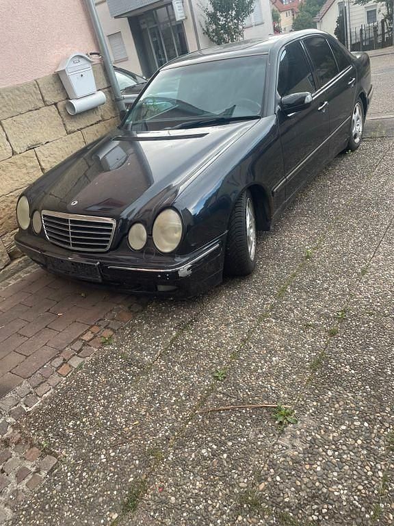 Schwarz Gebraucht 2001 Mercedes E270 Classic Limousine | 1.200 € (Superpreis) - Bild 1/4