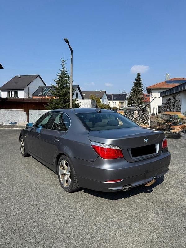 Gebraucht BMW 525 197 PS (144 kW) 2008 Grau Limousine
