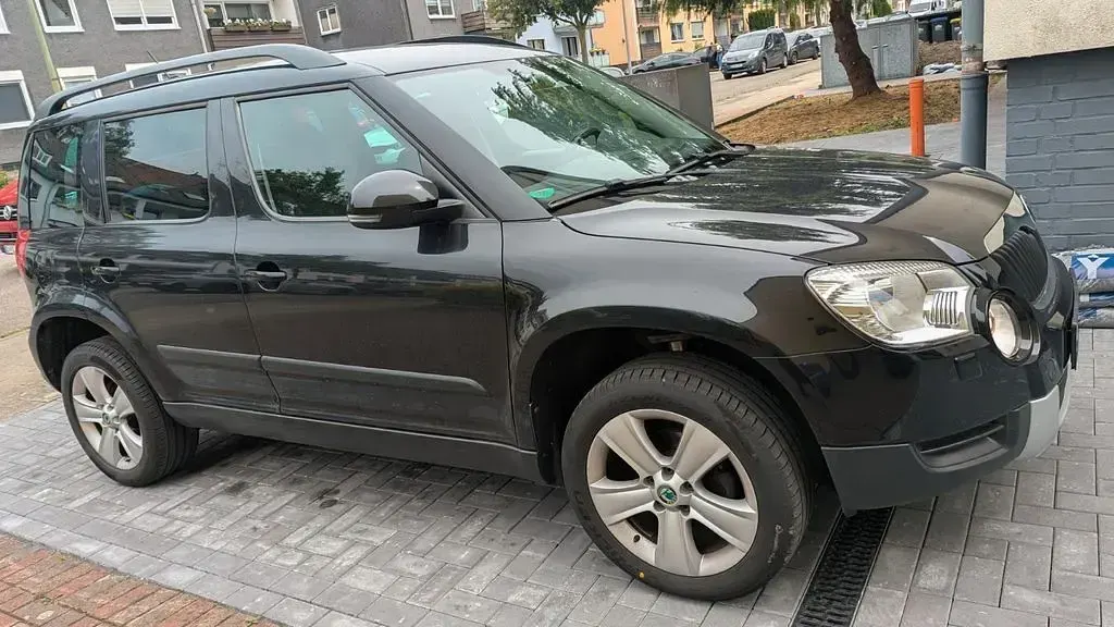 Gebraucht Skoda Yeti Ambition 105 PS (77 kW) 2013 Schwarz SUV