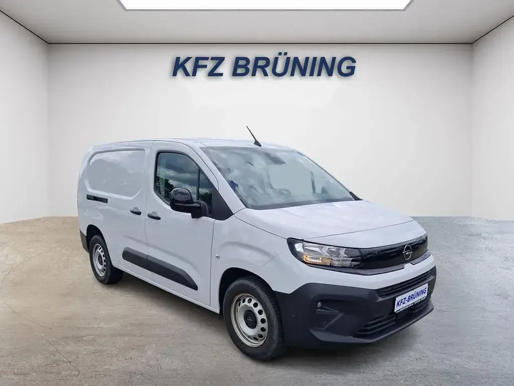 Gebraucht Opel Combo Edition 131 PS (96 kW) 2025 Weiß Van / Kleinbus
