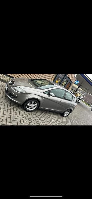 Grau Gebraucht 2005 Seat Toledo Limousine | 650 € (Superpreis) - Bild 1/4
