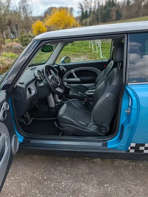 Używany Mini Cooper 116 KM (85 kW) 2005 Niebieski Hatchback