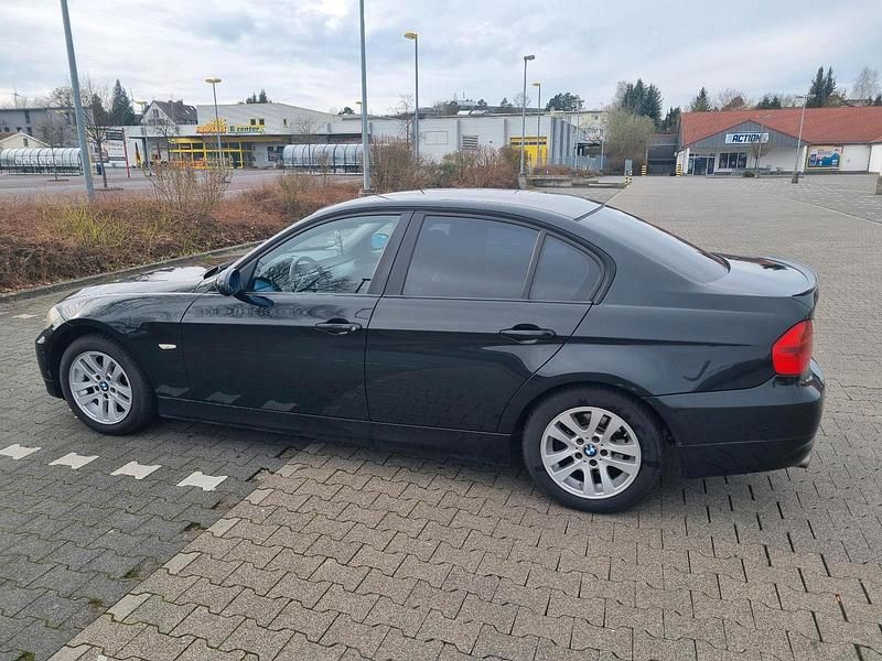Gebraucht BMW 318 143 PS (105 kW) 2008 Schwarz Limousine