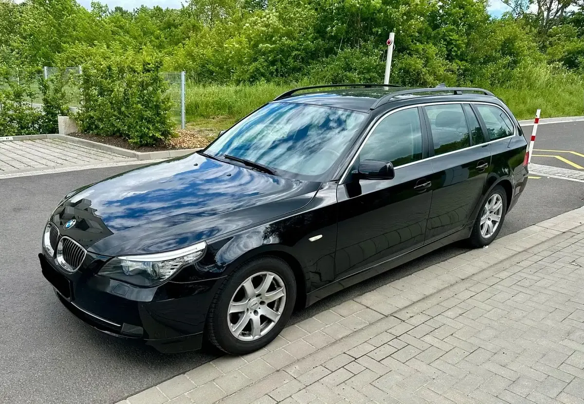 Gebraucht BMW 525 197 PS (144 kW) 2009 Schwarz Kombi
