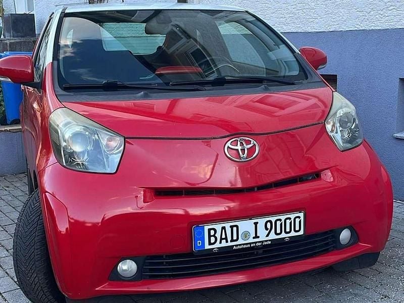 Gebraucht Toyota iQ 68 PS (50 kW) 2009 Rot Kleinwagen