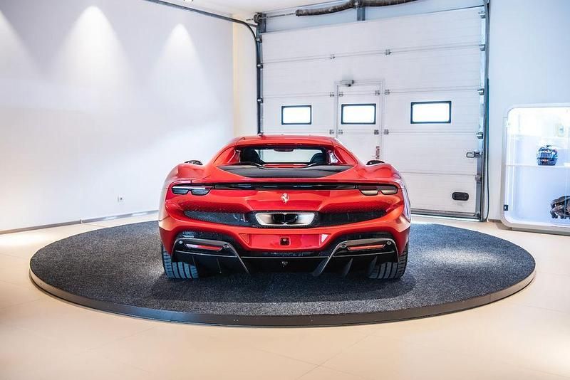 Gebraucht Ferrari 296 829 PS (609 kW) 2023 Rot