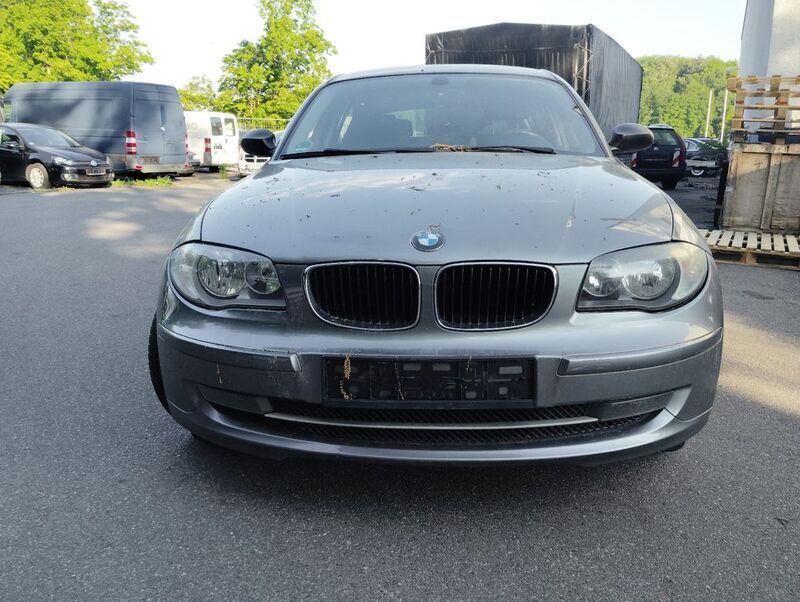 Grau Gebraucht 2009 BMW 116 Kleinwagen | 2.300 € (Superpreis) - Bild 1/4